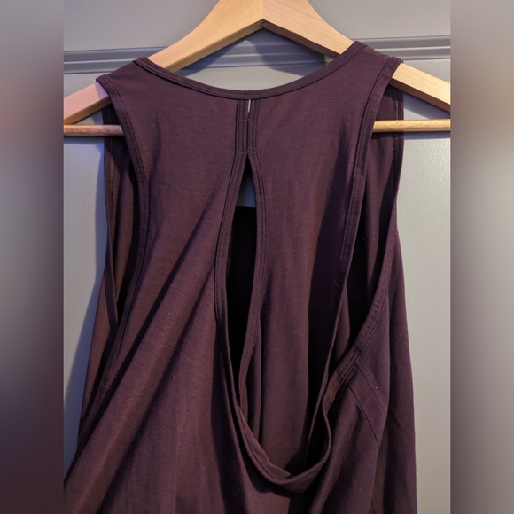 ⭐*New w/o Tags!* Athleta Essence Tie Back Tank in Burgundy - Picture 6 of 8